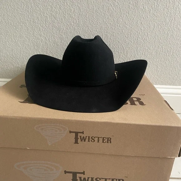 Never worn! - Picture 3 of 3